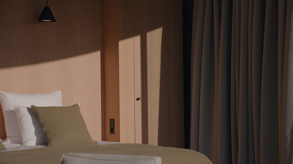 Lumipod x Ollie PB-1 Bed inside Lumipod Cabin - Ollie Pritchard-Barrett - Architectural Photographer & Filmmaker